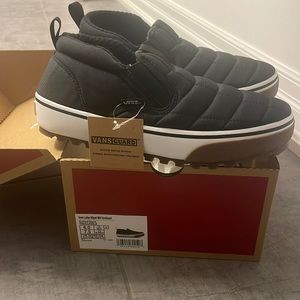 Snow Lodge Slipper Mid size 7.5 women